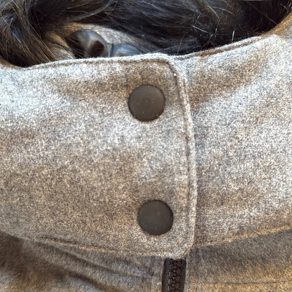 Gap Primaloft vest with fur trimmed hood women’s M - Picture 5 of 6